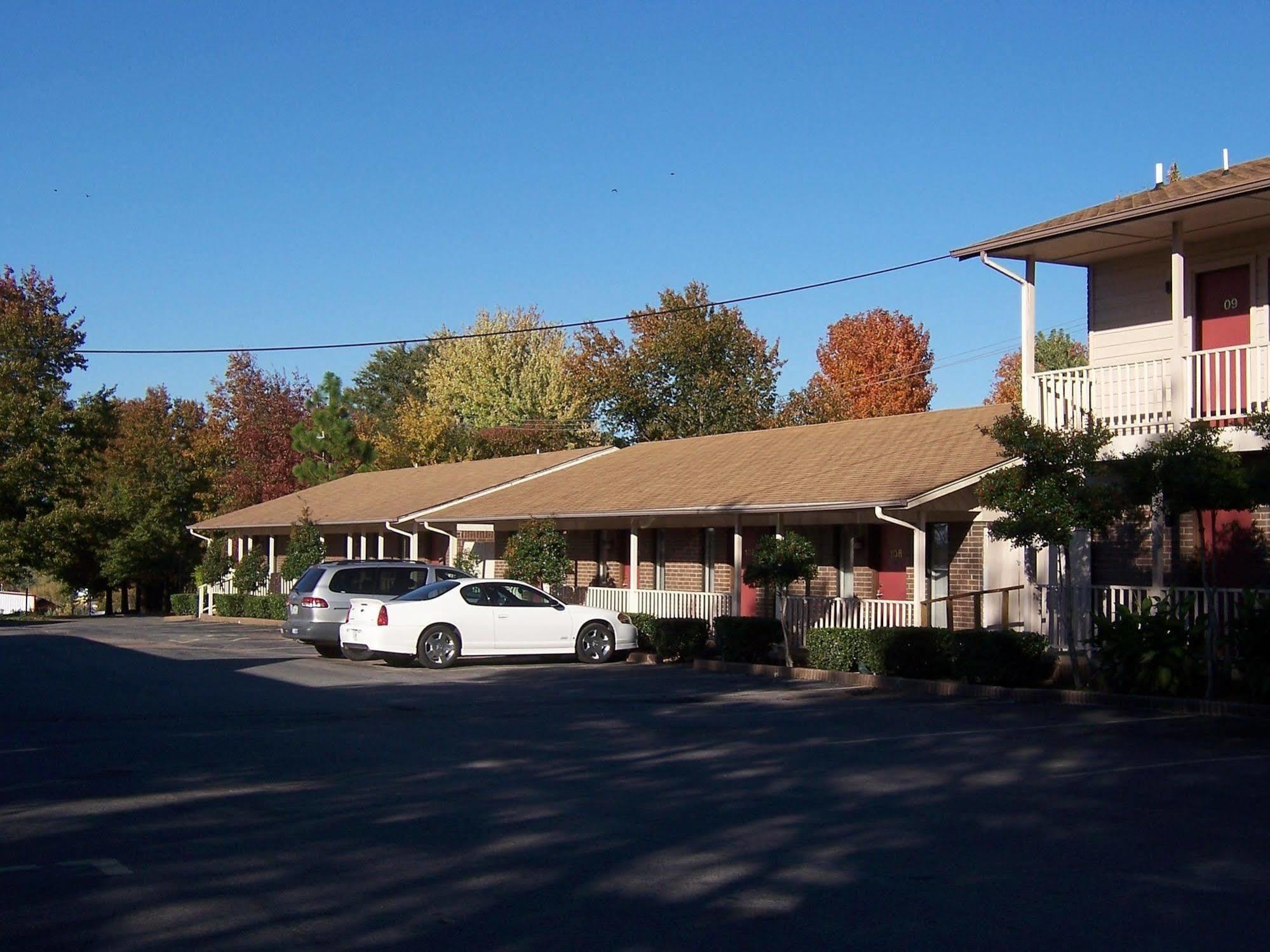 Oak Hill Inn And Suites Tahlequah Luaran gambar