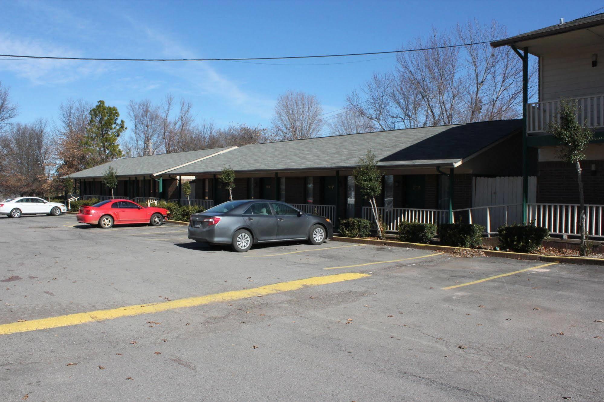 Oak Hill Inn And Suites Tahlequah Luaran gambar